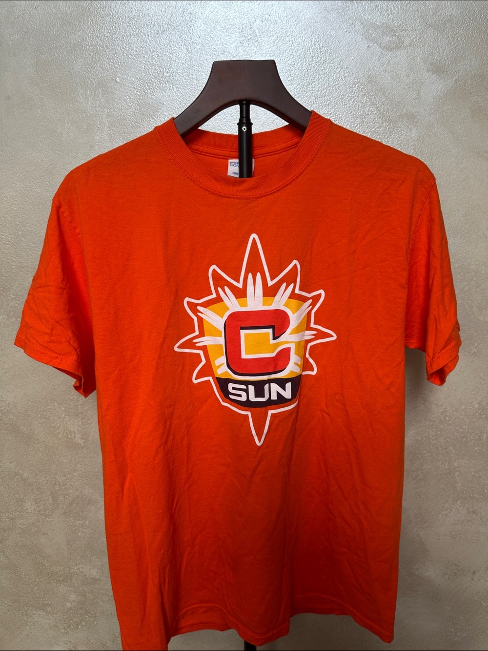 Connecticut Sun tee shirt #35 Jones sz medium